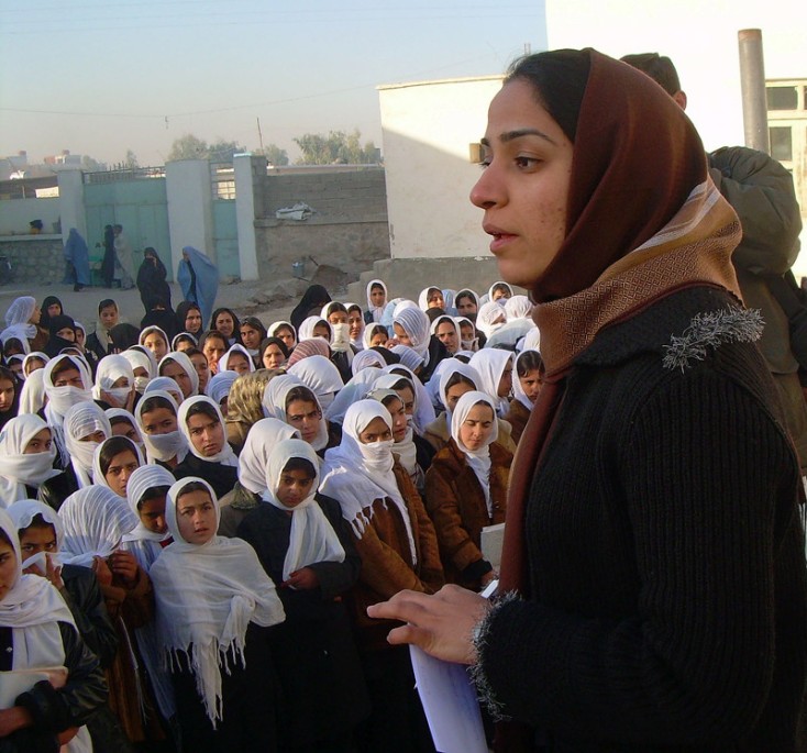 Malalai_Joya_visits_a_girls_school_in_Farah_province_in_Afghanistan